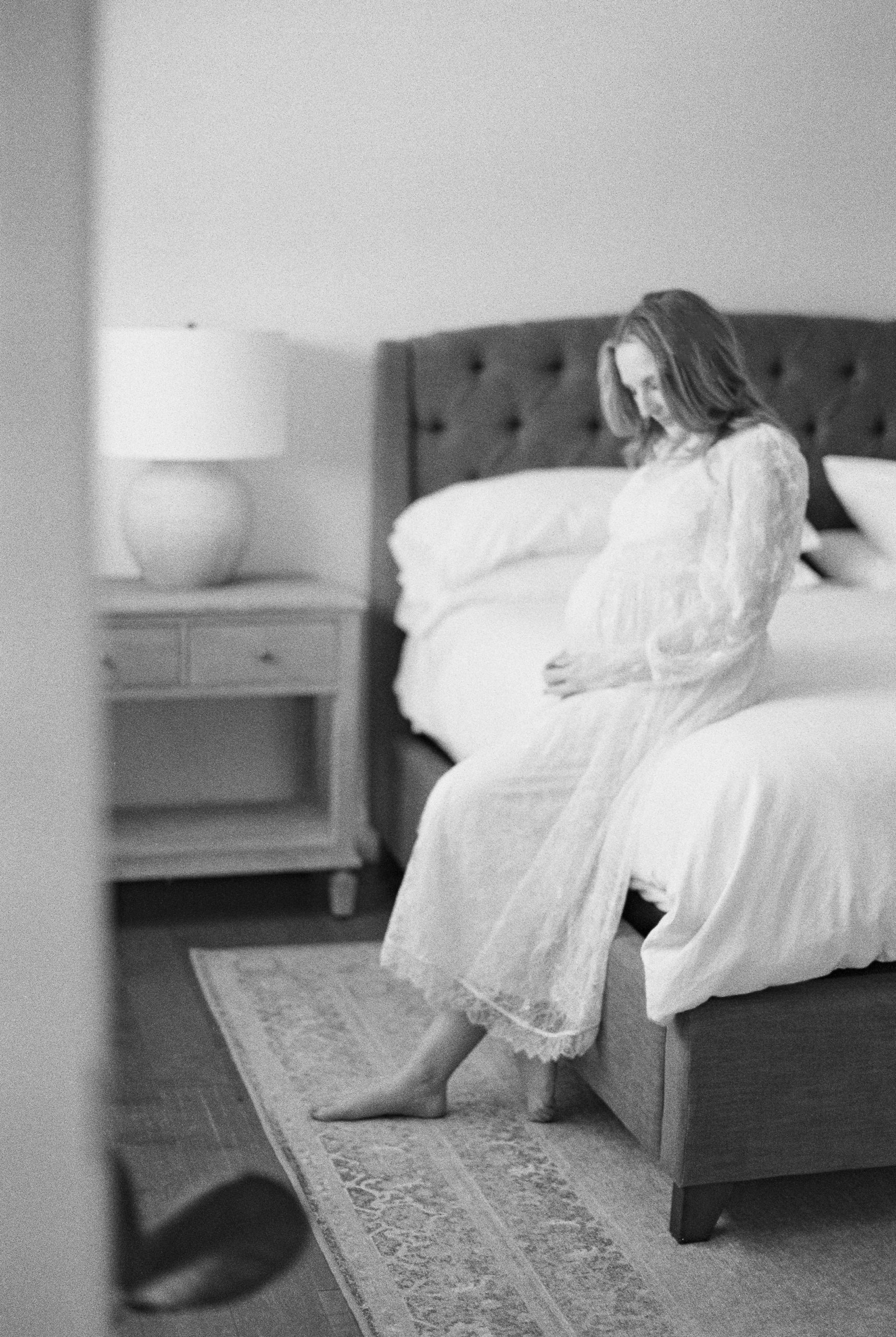 black and white film image of expectant mom in Edmonton